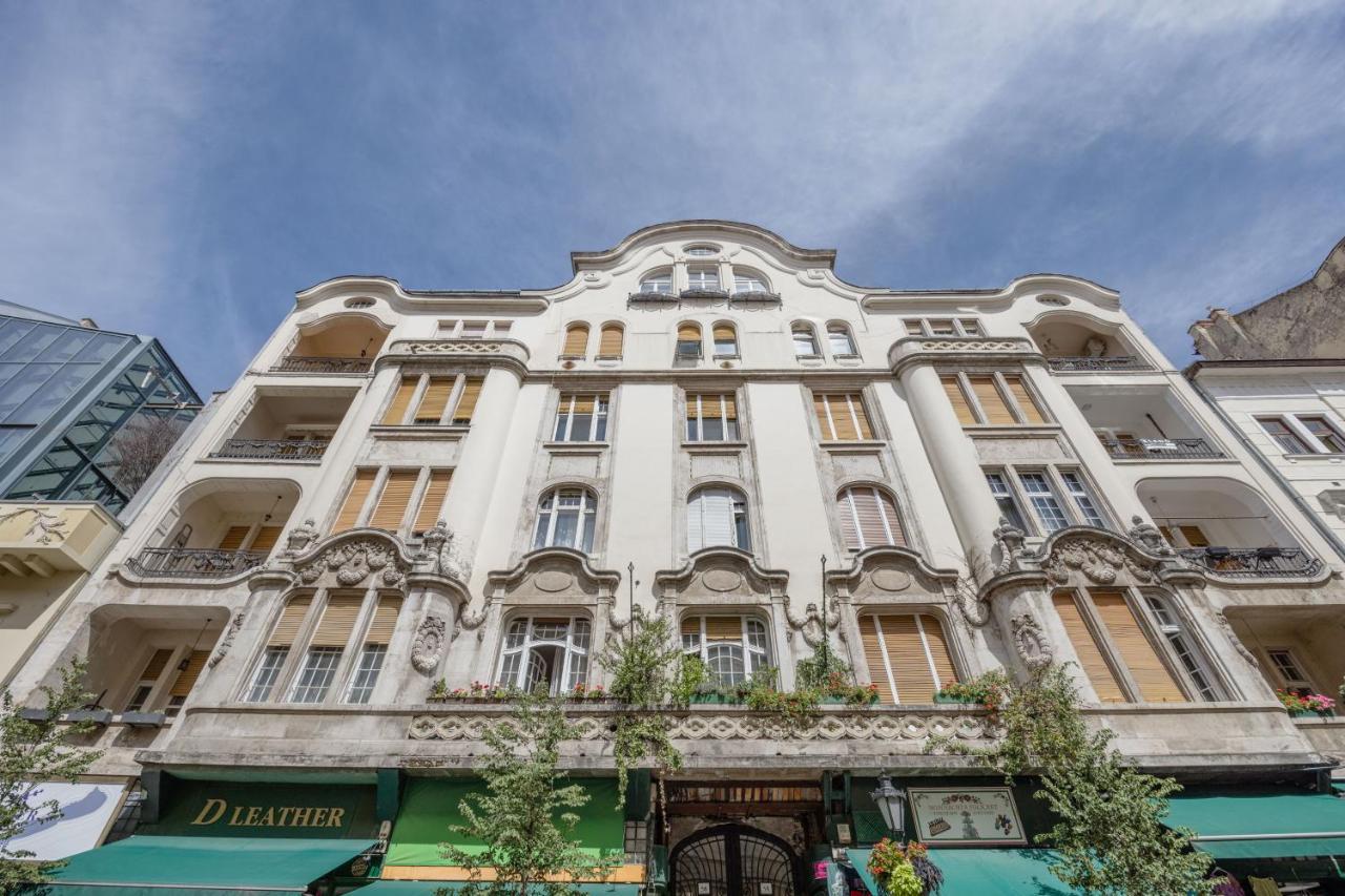 Skyline Serenity Retreat @Vaci Most Famous Street Budapest Exteriör bild