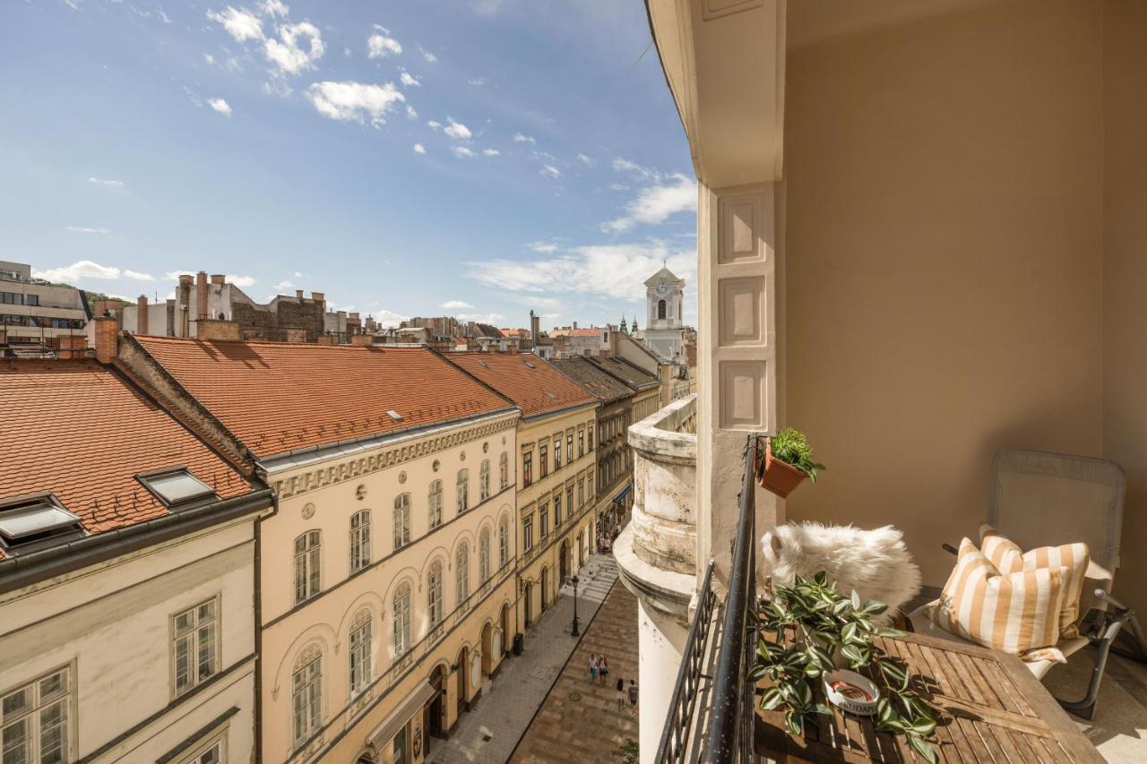 Skyline Serenity Retreat @Vaci Most Famous Street Budapest Exteriör bild